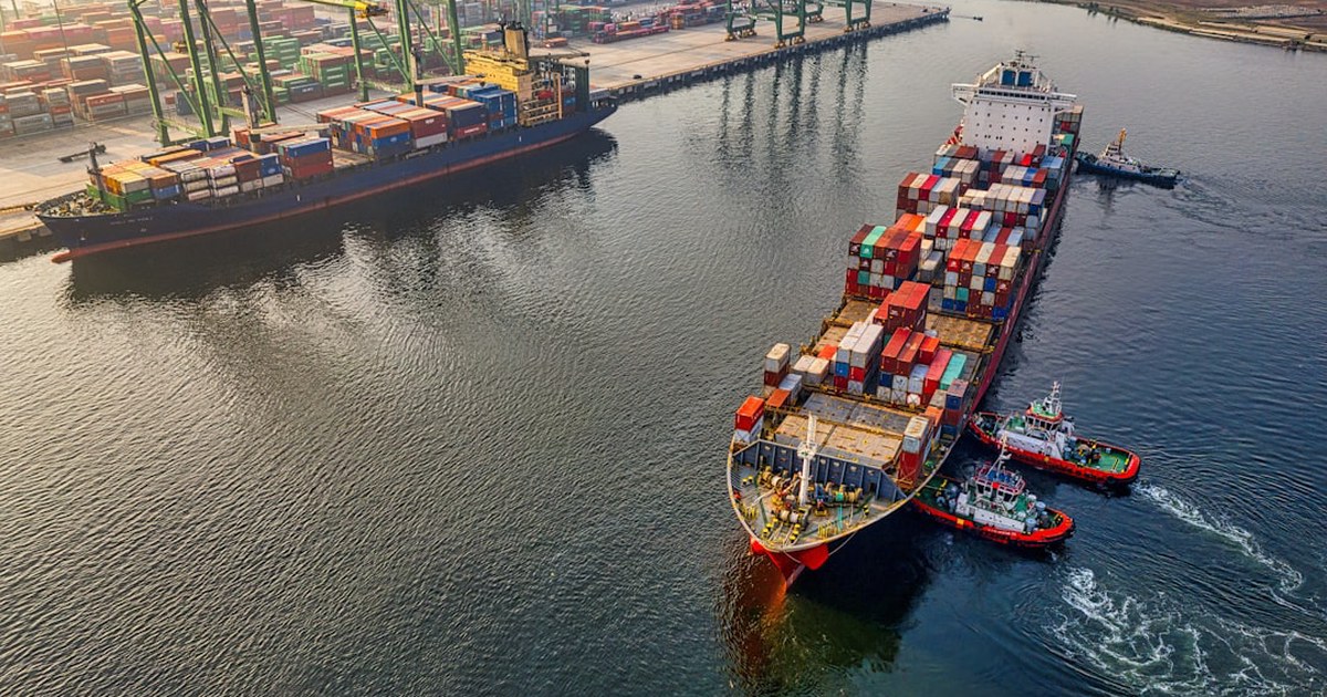 Memahami Freight Forwarder: Kunci Kelancaran Impor & Ekspor Bisnis Anda