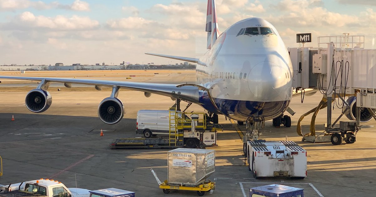 Air Freight vs. Sea Freight: Kapan Pilih Pengiriman Cepat atau Hemat dari China?